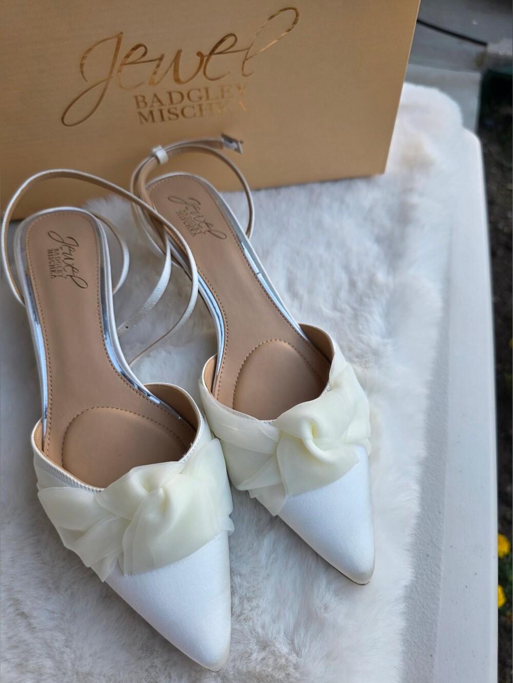 Jewel Badgley Mischka Women's Favor Evening Knot Pumps - Ivory Satin, 7.5 & 9 - Picture 3 of 7